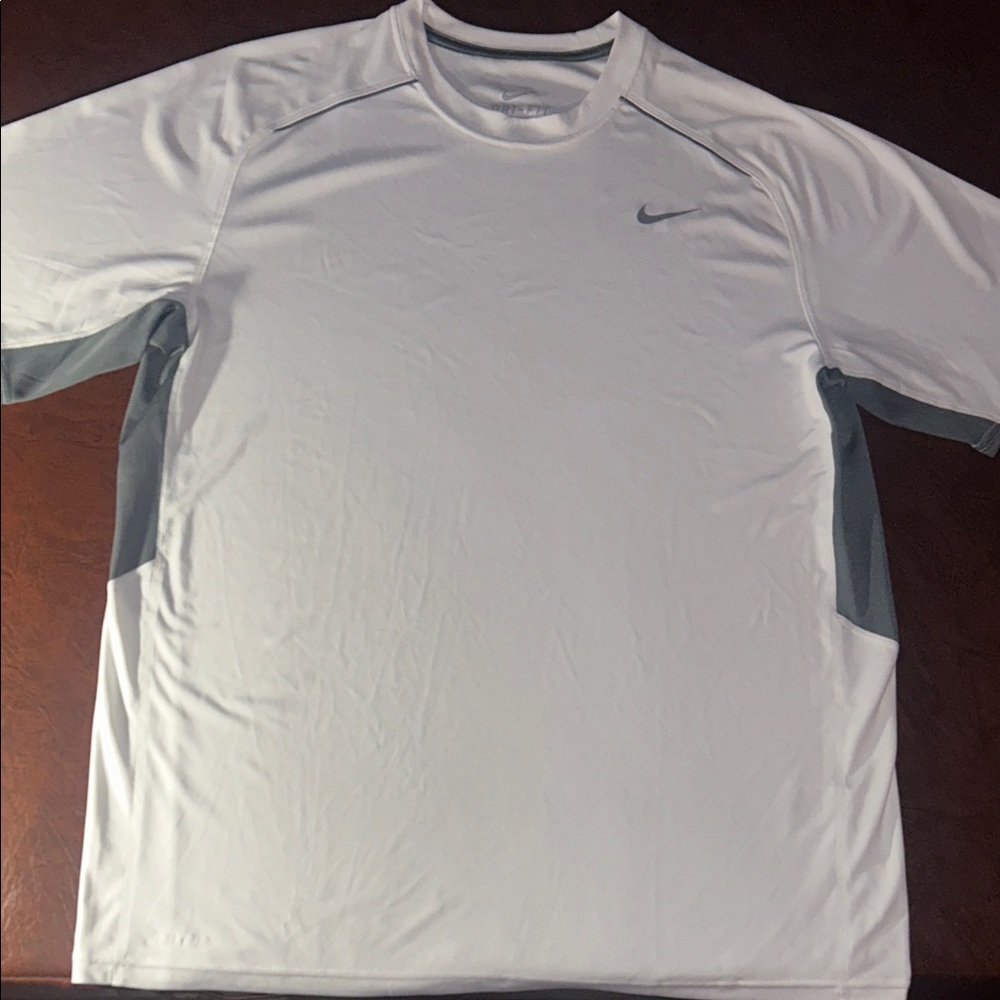 Nike Men's White and Gray Short Sleeve Tee